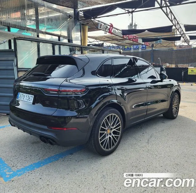 Porsche Cayenne 2023 thumb 2
