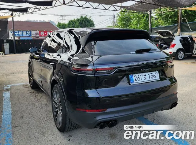 Porsche Cayenne 2023 thumb 4