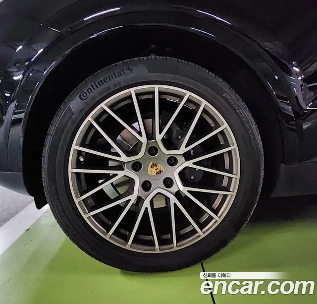 Porsche Cayenne 2023 thumb 5