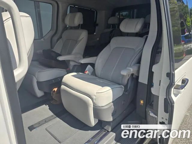 Hyundai Staria 2025 thumb 4