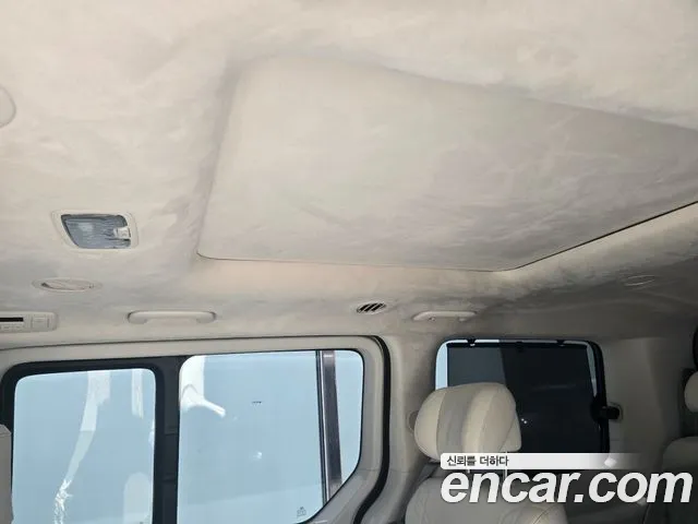 Hyundai Staria 2025 thumb 5
