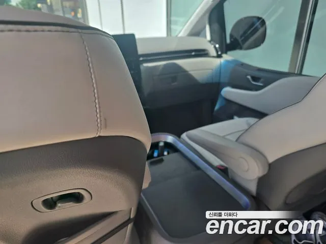 Hyundai Staria 2025 thumb 6