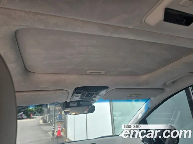 Hyundai Staria 2025 thumb 8
