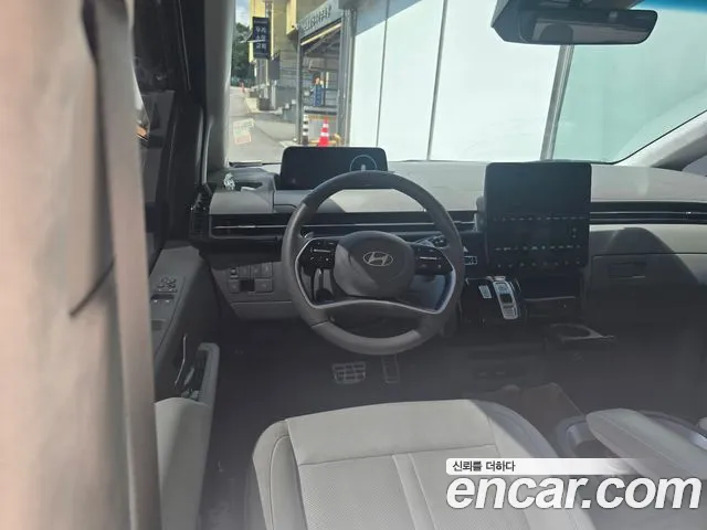 Hyundai Staria 2025 thumb 9