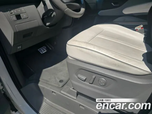 Hyundai Staria 2025 thumb 10