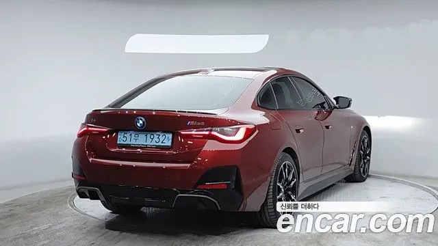 BMW i4 2023 thumb 2