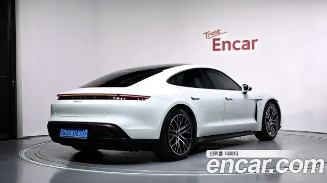 Porsche Taycan 2023 thumb 2