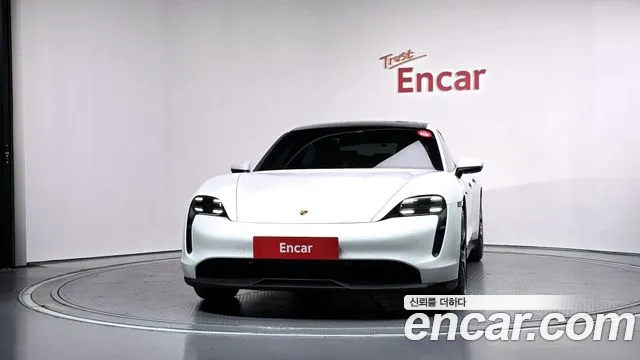 Porsche Taycan 2023 thumb 3