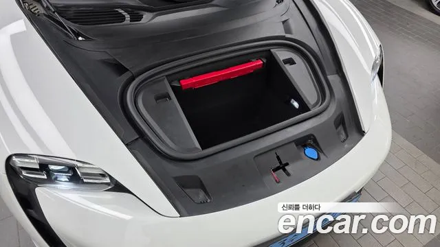 Porsche Taycan 2023 thumb 6