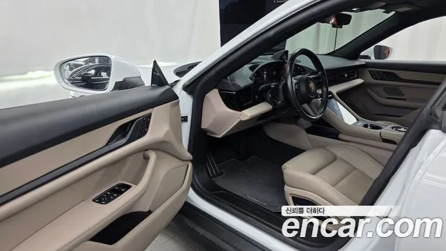 Porsche Taycan 2023 thumb 10