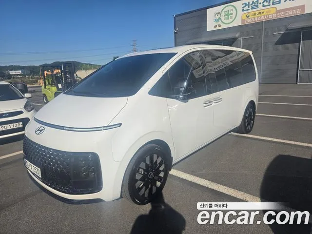 Hyundai Staria 2024 thumb 3