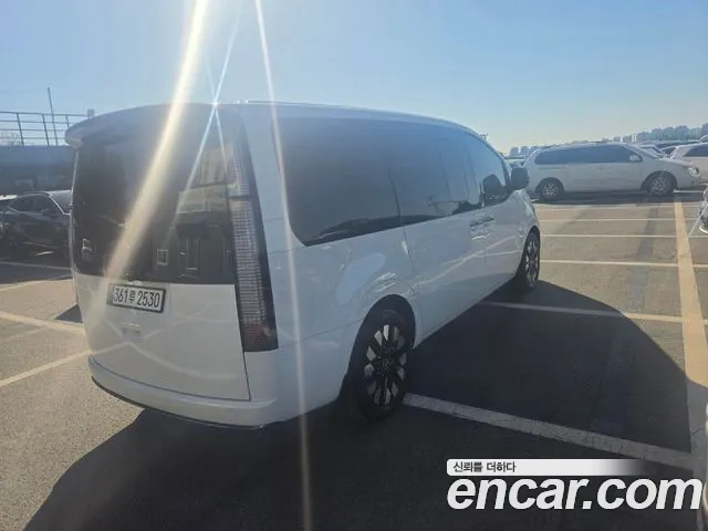 Hyundai Staria 2024 thumb 4