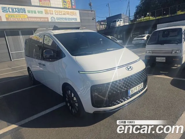 Hyundai Staria 2024 thumb 5