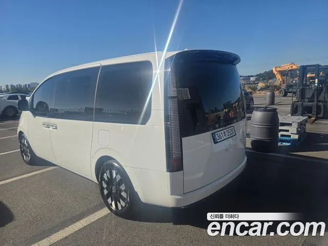 Hyundai Staria 2024 thumb 6