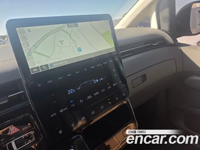 Hyundai Staria 2024 thumb 9