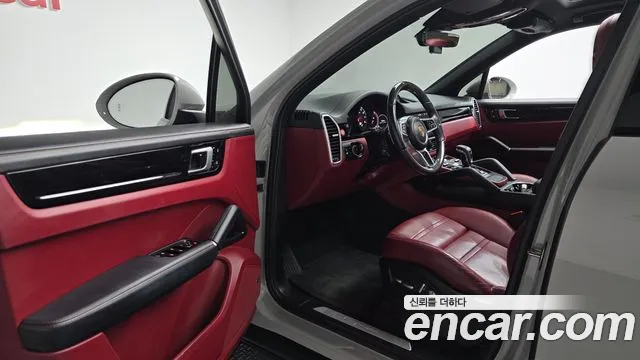 Porsche Cayenne 2021 thumb 10