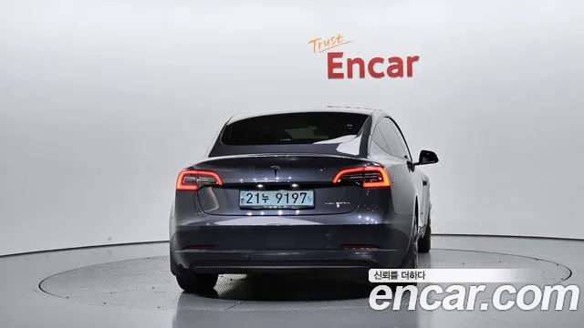 Tesla Model 3 2022 thumb 3
