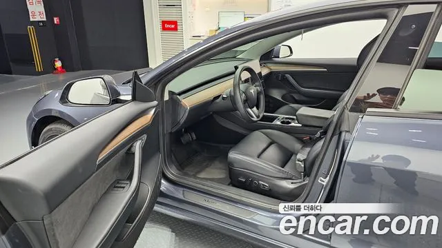 Tesla Model 3 2022 thumb 9