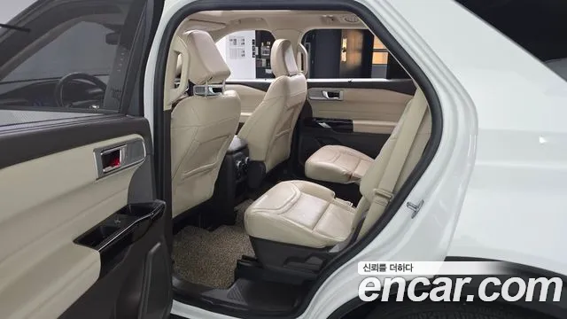 Ford Explorer 2021 thumb 11
