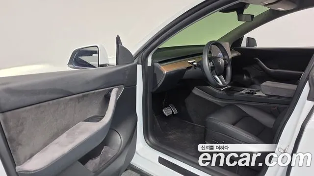 Tesla Model Y 2022 thumb 9