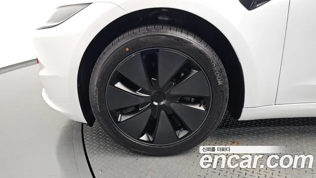 Tesla Model 3 2026 thumb 5