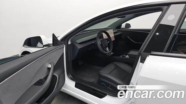 Tesla Model 3 2026 thumb 10