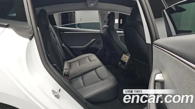 Tesla Model 3 2026 thumb 11