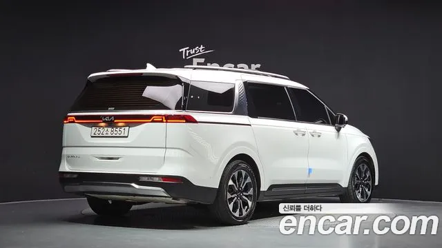 Kia Carnival 2022 thumb 2
