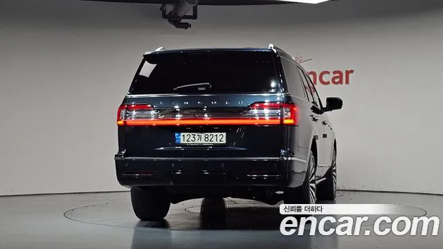 Lincoln Navigator 2021 thumb 3