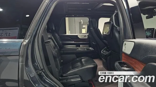 Lincoln Navigator 2021 thumb 10