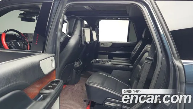 Lincoln Navigator 2021 thumb 11