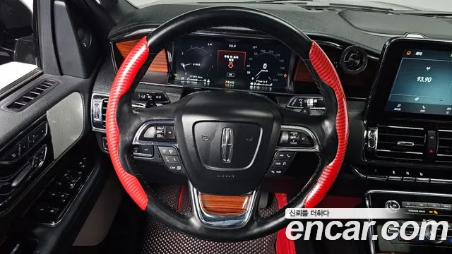 Lincoln Navigator 2021 thumb 12