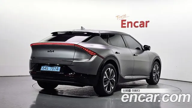 Kia EV6 2022 thumb 2