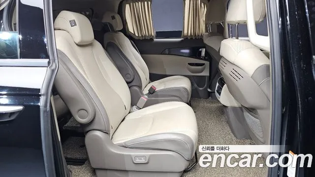 Kia Carnival 2021 thumb 11