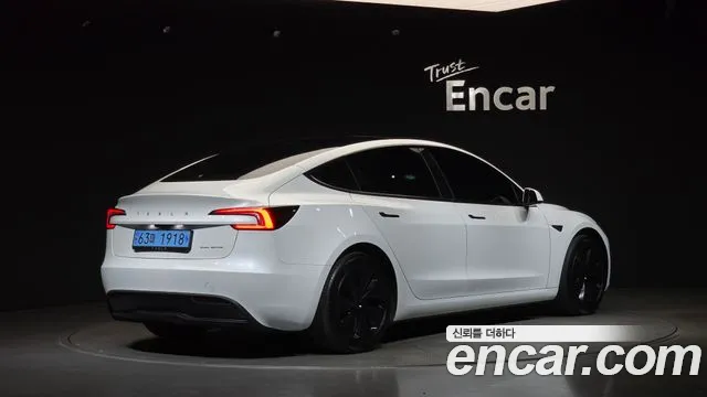 Tesla Model 3 2024 thumb 2