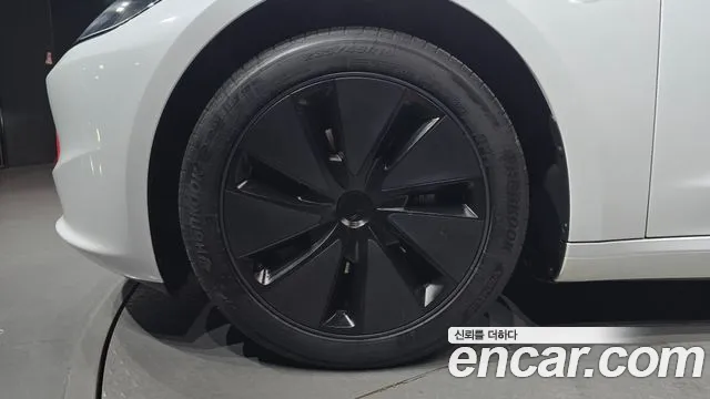 Tesla Model 3 2024 thumb 5