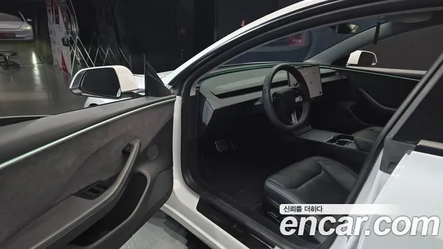 Tesla Model 3 2024 thumb 10