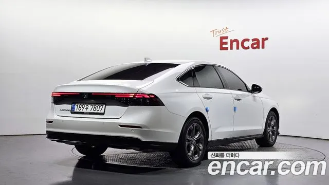 Honda Accord 2023 thumb 2