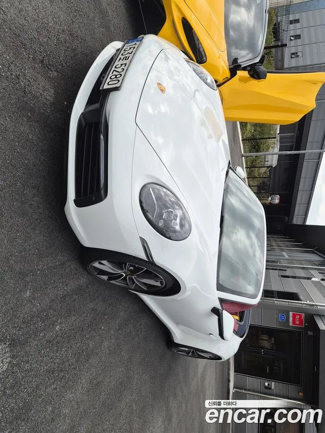 Porsche 911 2022 thumb 3