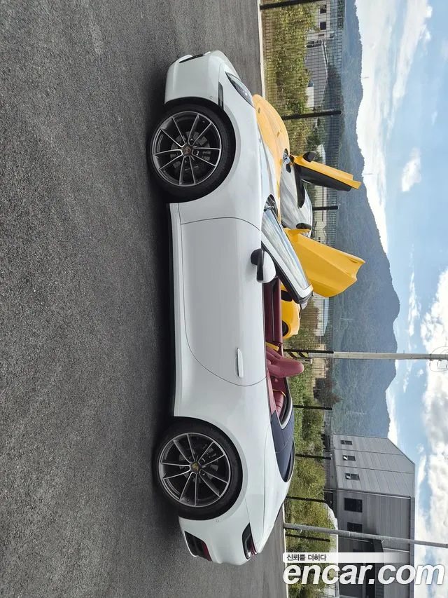 Porsche 911 2022 thumb 4