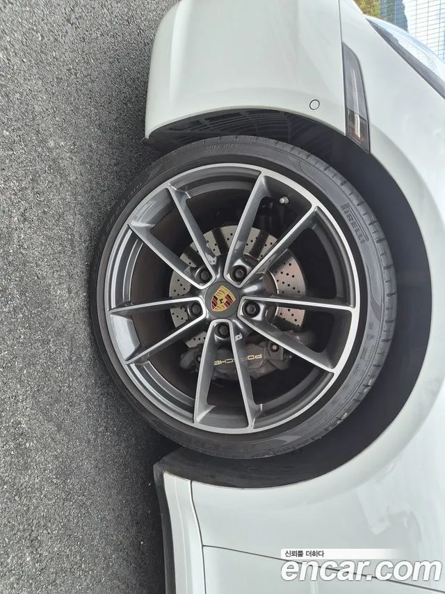 Porsche 911 2022 thumb 5