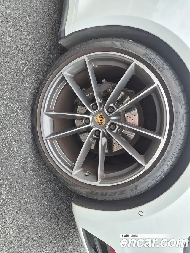Porsche 911 2022 thumb 7