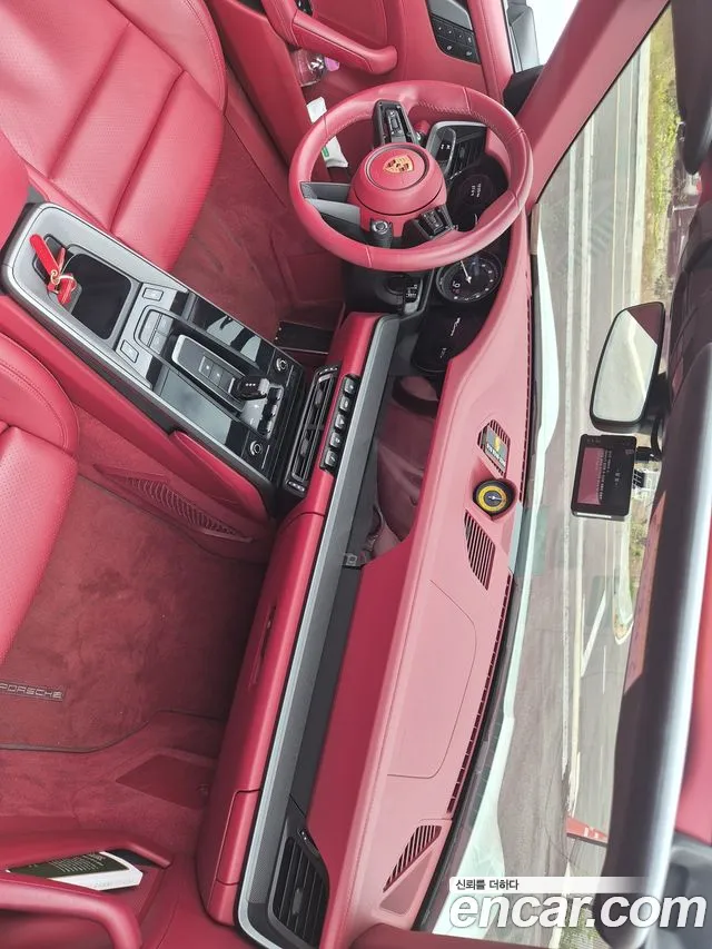 Porsche 911 2022 thumb 9