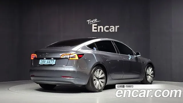 Tesla Model 3 2019 thumb 2