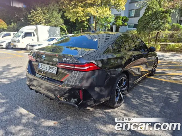 BMW 5-Series 2025 thumb 5