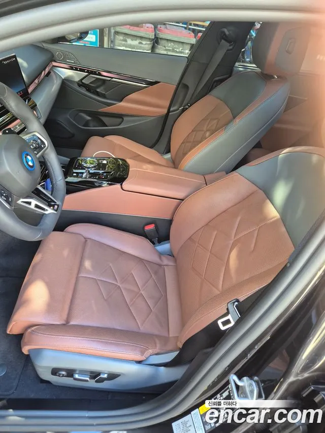 BMW 5-Series 2025 thumb 7