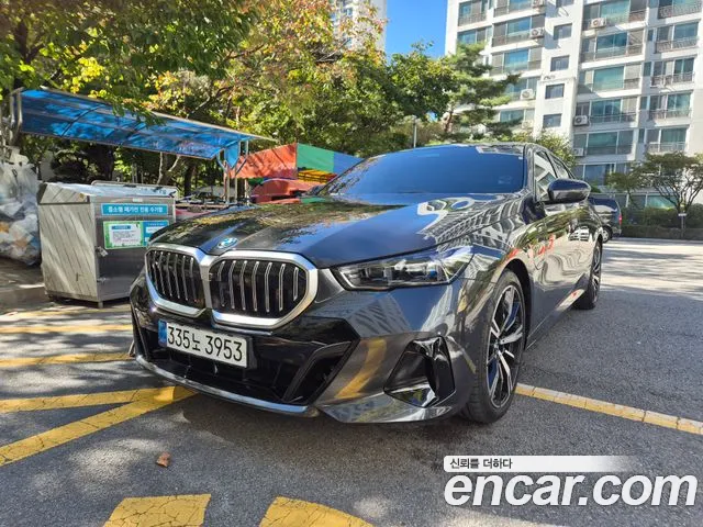 BMW 5-Series 2025 thumb 11