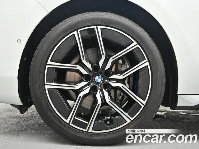 BMW 7-Series 2024 thumb 5
