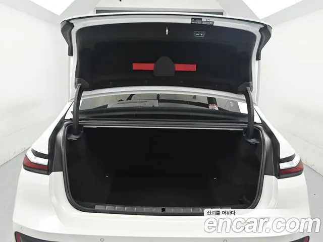 BMW 7-Series 2024 thumb 9