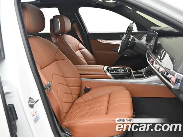 BMW 7-Series 2024 thumb 10
